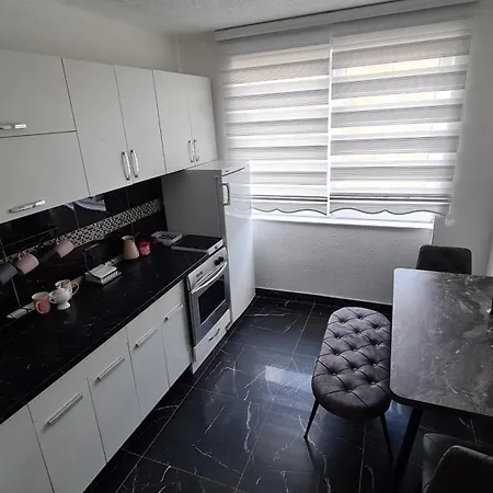 アパート Galata Vip ノヴィ・パザル